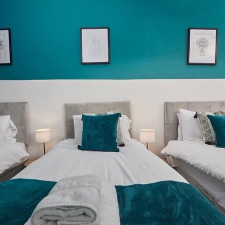 Large House Close To Leeds - Ideal For Groups ภายนอก รูปภาพ