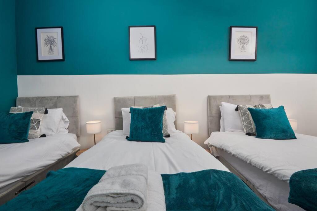 Large House Close To Leeds - Ideal For Groups ภายนอก รูปภาพ