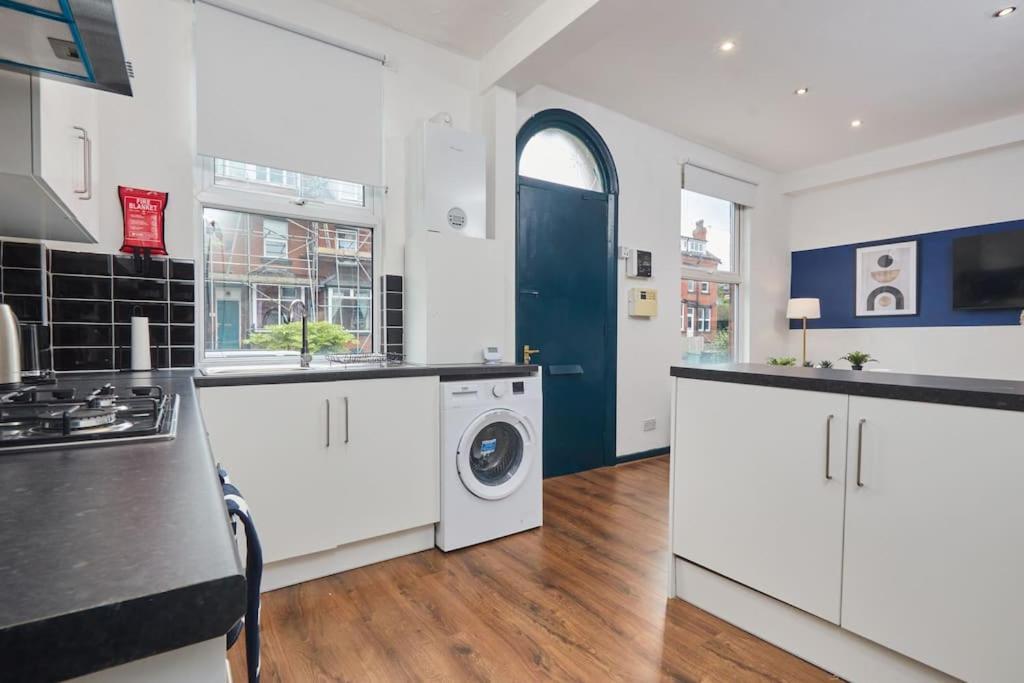 Large House Close To Leeds - Ideal For Groups ภายนอก รูปภาพ