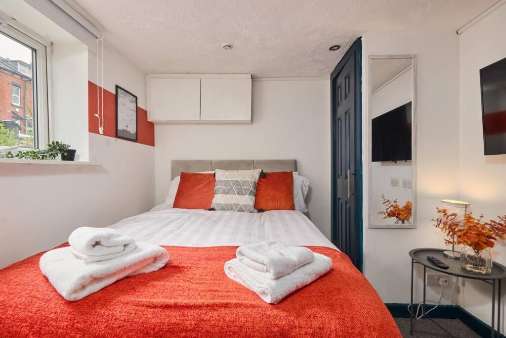 Large House Close To Leeds - Ideal For Groups ภายนอก รูปภาพ