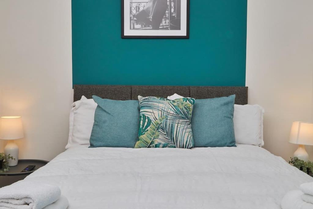 Large House Close To Leeds - Ideal For Groups ภายนอก รูปภาพ