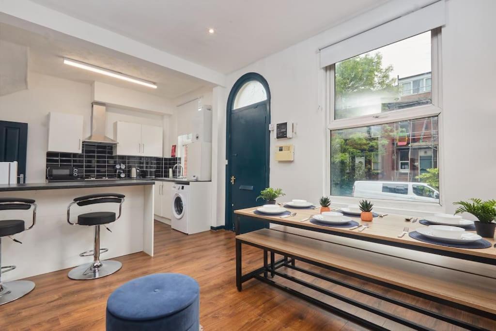 Large House Close To Leeds - Ideal For Groups ภายนอก รูปภาพ